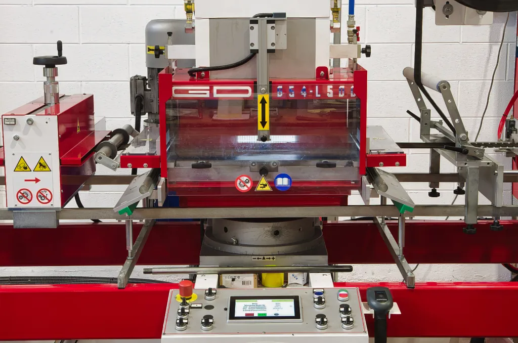 Kiss-cutting on continuous paper